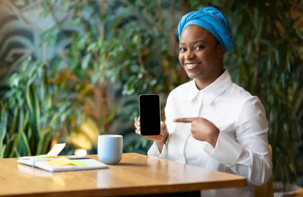 Mobile Learning for Hotel Staff: Complete Guide to Training in the Palm of Your Hand